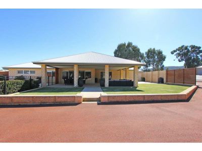 18 Aquanita Rise, Darling Downs