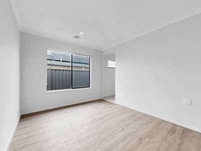 16 Chance Way, Clyde North