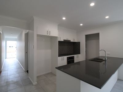 61 Waratah Cct, Greenbank