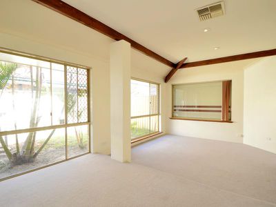 19 Forest Lake Drive, Thornlie