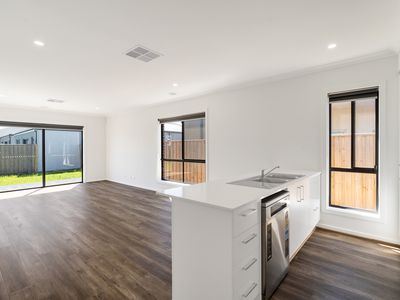 105 Leadbeater Circuit, Beveridge