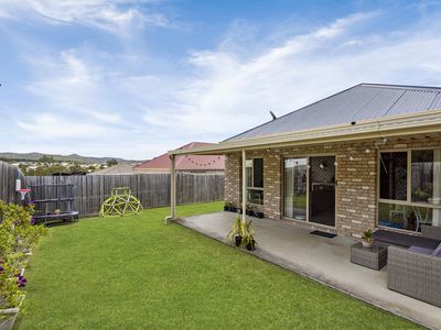 8 Honeypot Avenue, Springfield Lakes
