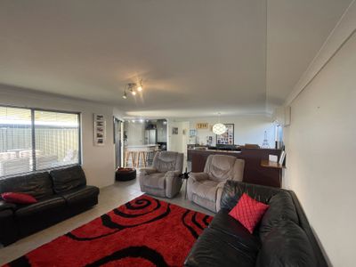 5 Sawtooth Bend, Banksia Grove