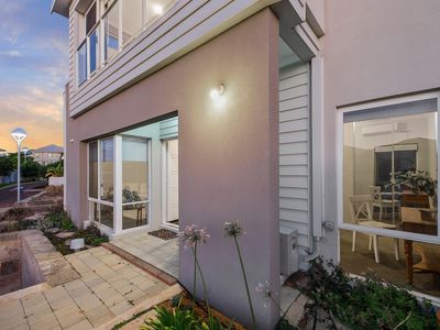 10 / 19 Perlinte View, North Coogee