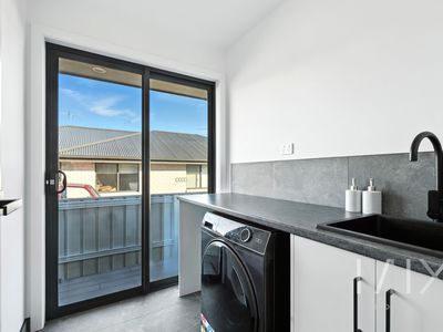 10 Bluetongue Drive, Magra