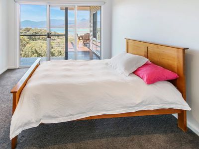 15 Goughs Point Way, Mountain Bay
