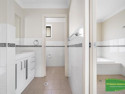 9 Piggott Place, Blayney