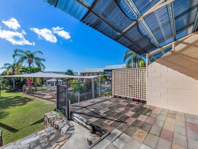 9 / 11 Island Close, Cannonvale