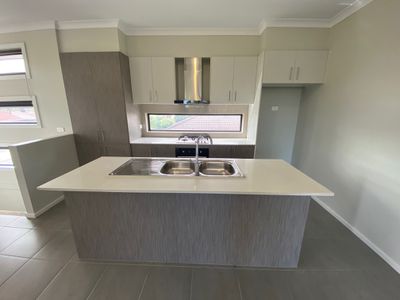 1 / 24 Tamarind Crescent, Werribee
