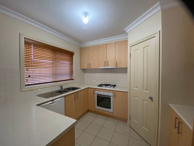 2 / 7 Forest Road South, Lara