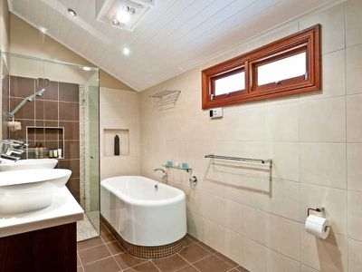 25 North Station Road, North Booval