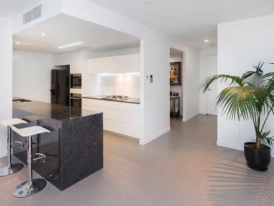6203 / 6 Marina Promenade, Paradise Point