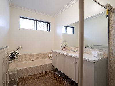 100 Sydenham Road, Doubleview