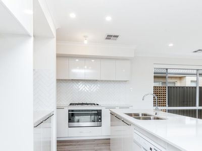 12 Pavarotti Vista, Hammond Park