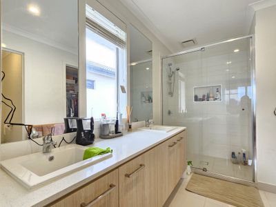 27 Abbots Avenue, Williams Landing