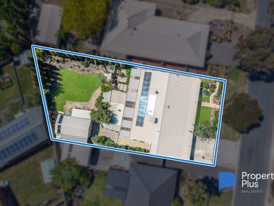 32 Mistletoe Street, Golden Square