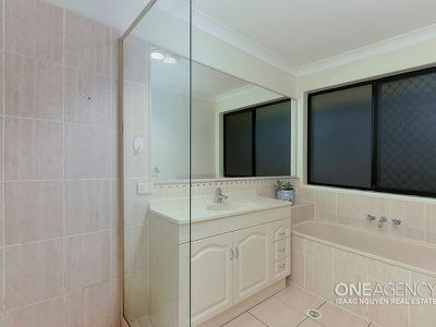 18 Sanctuary Dr, Forest Lake