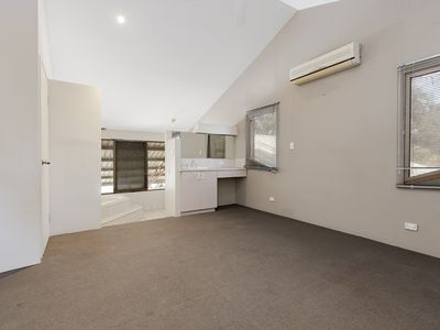 91 Mustang Road, Champion Lakes