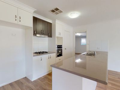 22 Dalbeattie Crescent, Dubbo