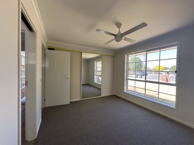1 / 8 Galaxy Court, Whittington