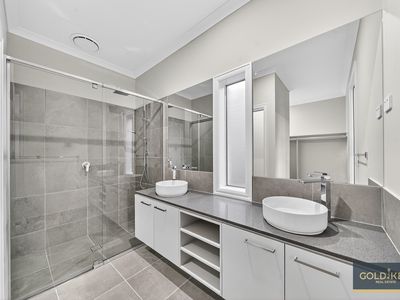 61 Sunlight Circuit, Lara