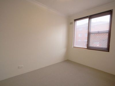 10 / 1 Gray Crescent, Eastlakes