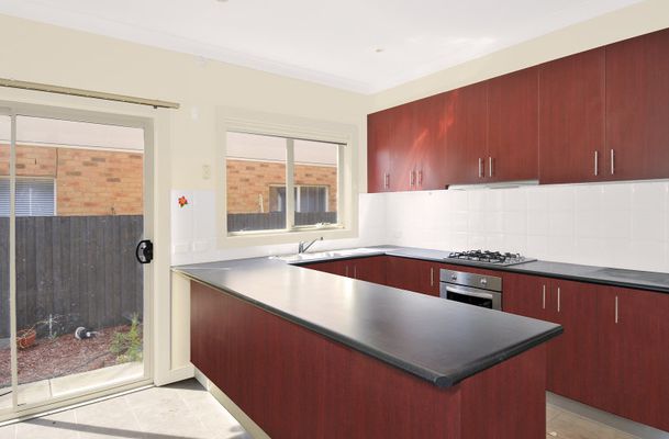19 Donvale Ave, Roxburgh Park