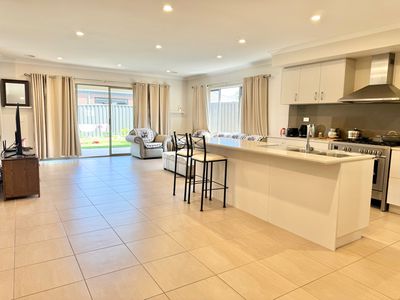 1147 Ison Road, Manor Lakes
