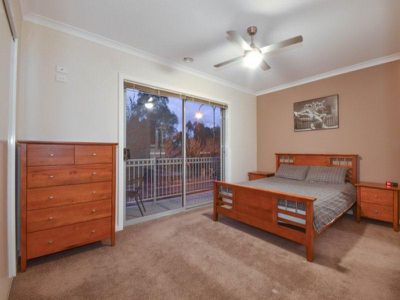 2 / 1 Dargi Green, Caroline Springs