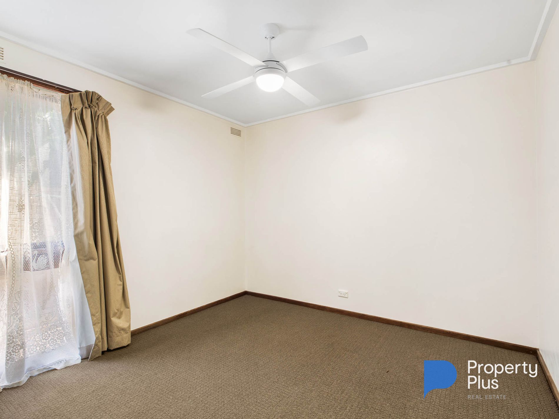 4 / 2 Hallam Street, Flora Hill