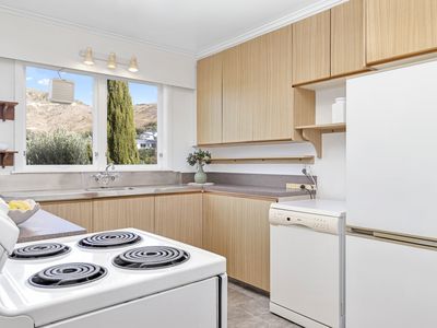 33A Saint Edmund Crescent, Tawa