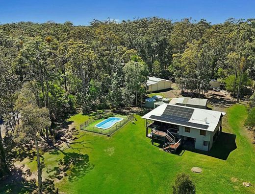 Enter Acreage Freedom with Exceptional Multi-Generational Versatility image 6