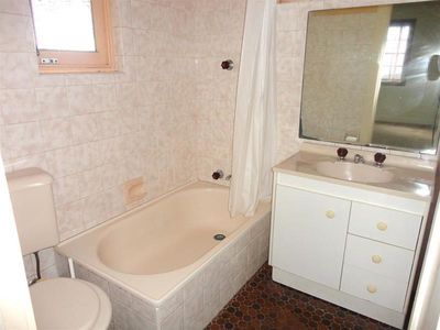 16 Riverview Road, Earlwood