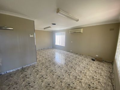 21 Holland Crescent, Casula