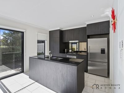 32 / 1 Ancora Crescent, Hope Island