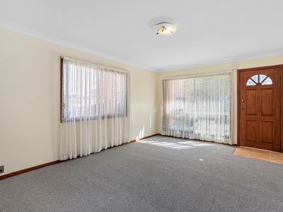 1 / 5 Commerce Drive, Lake Illawarra