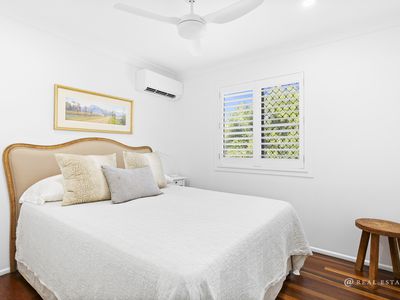 6 Coolwaters Esplanade, Kinka Beach