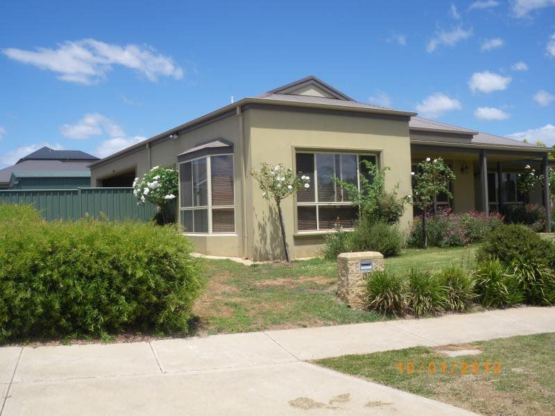 - Cambridge Drive, Mansfield