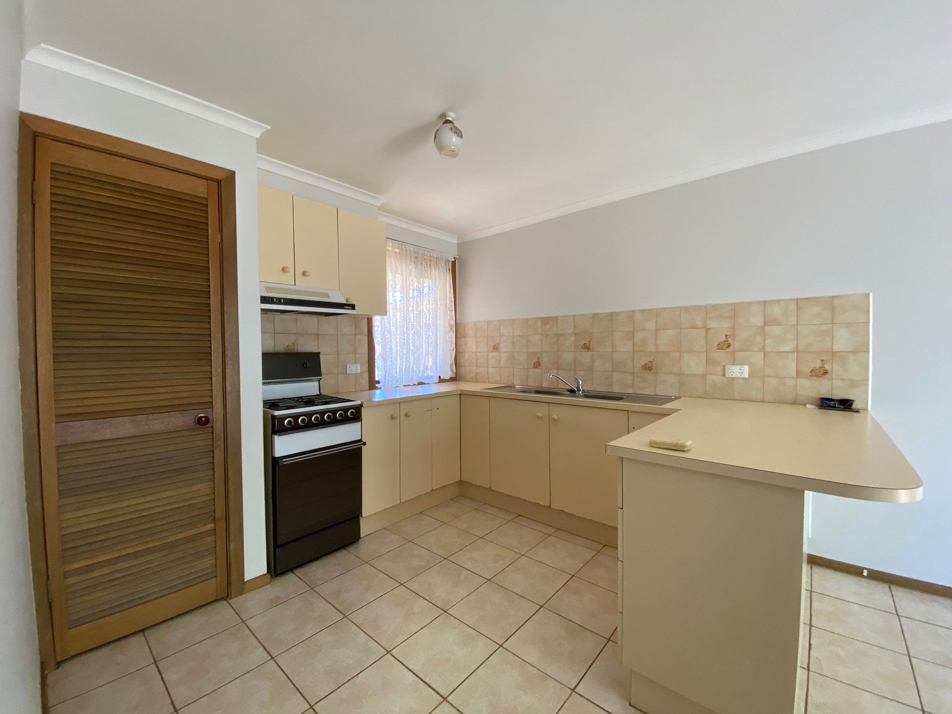 2 / 2 Maplehurst Avenue, Hoppers Crossing