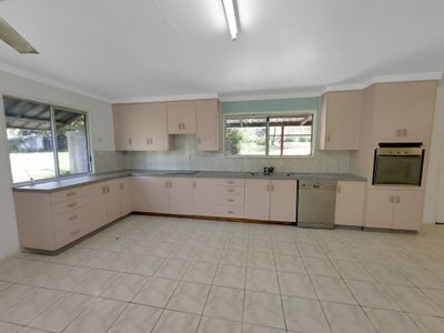 345 Midge Point Road, Bloomsbury