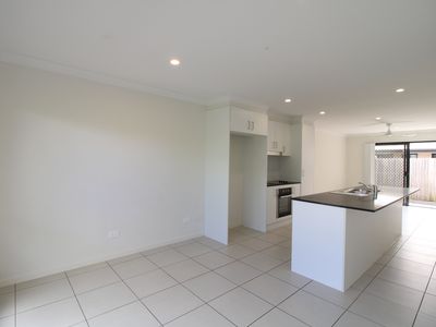 1 / 18 Goal Crescent, Griffin