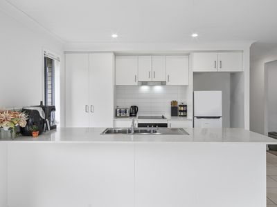 6 Fernwood Road, Morayfield