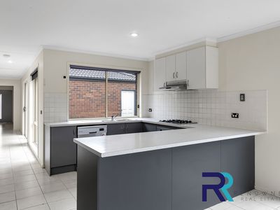 39 Tandara Circuit, Melton West