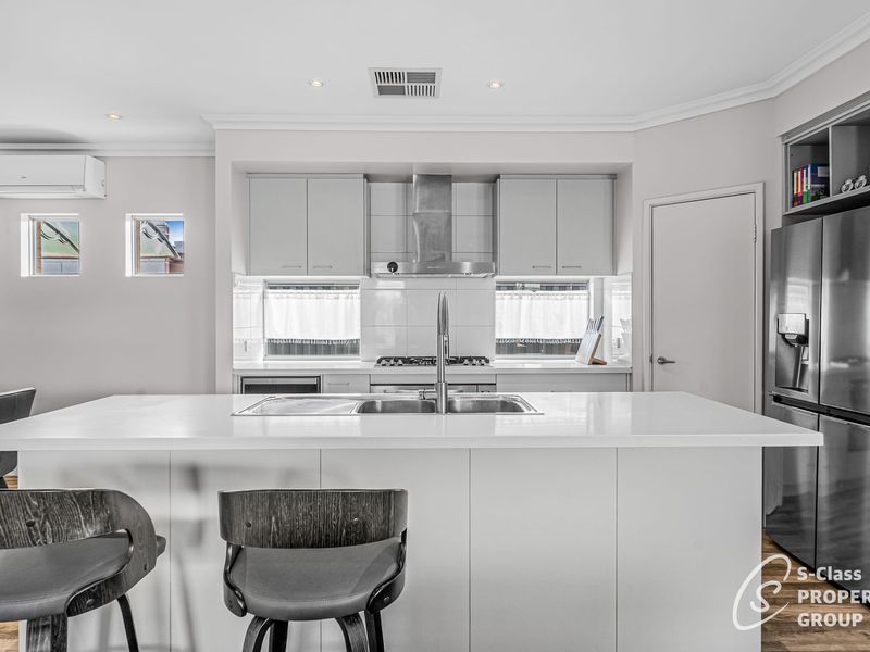 33 Barrington Avenue, Champion Lakes