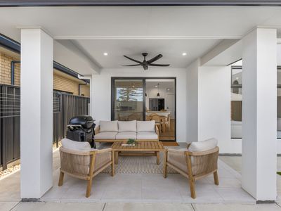 45 Graduation Parade, Taperoo