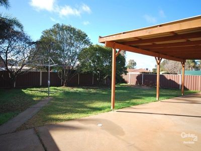 6 Hellyer Court, Dubbo