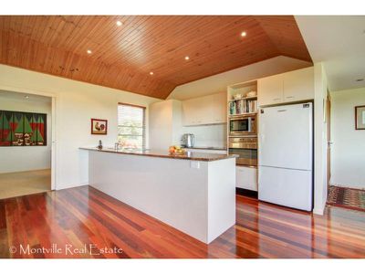 254 Western Avenue, Montville
