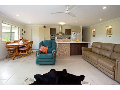 3 Sangster Cres, Pacific Pines