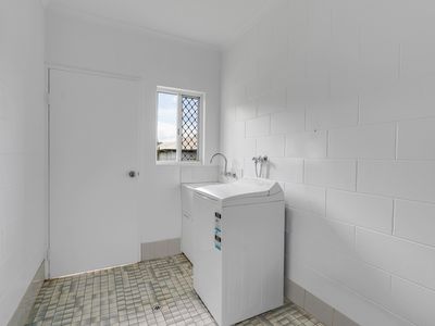 64B Harley Street, Kamerunga
