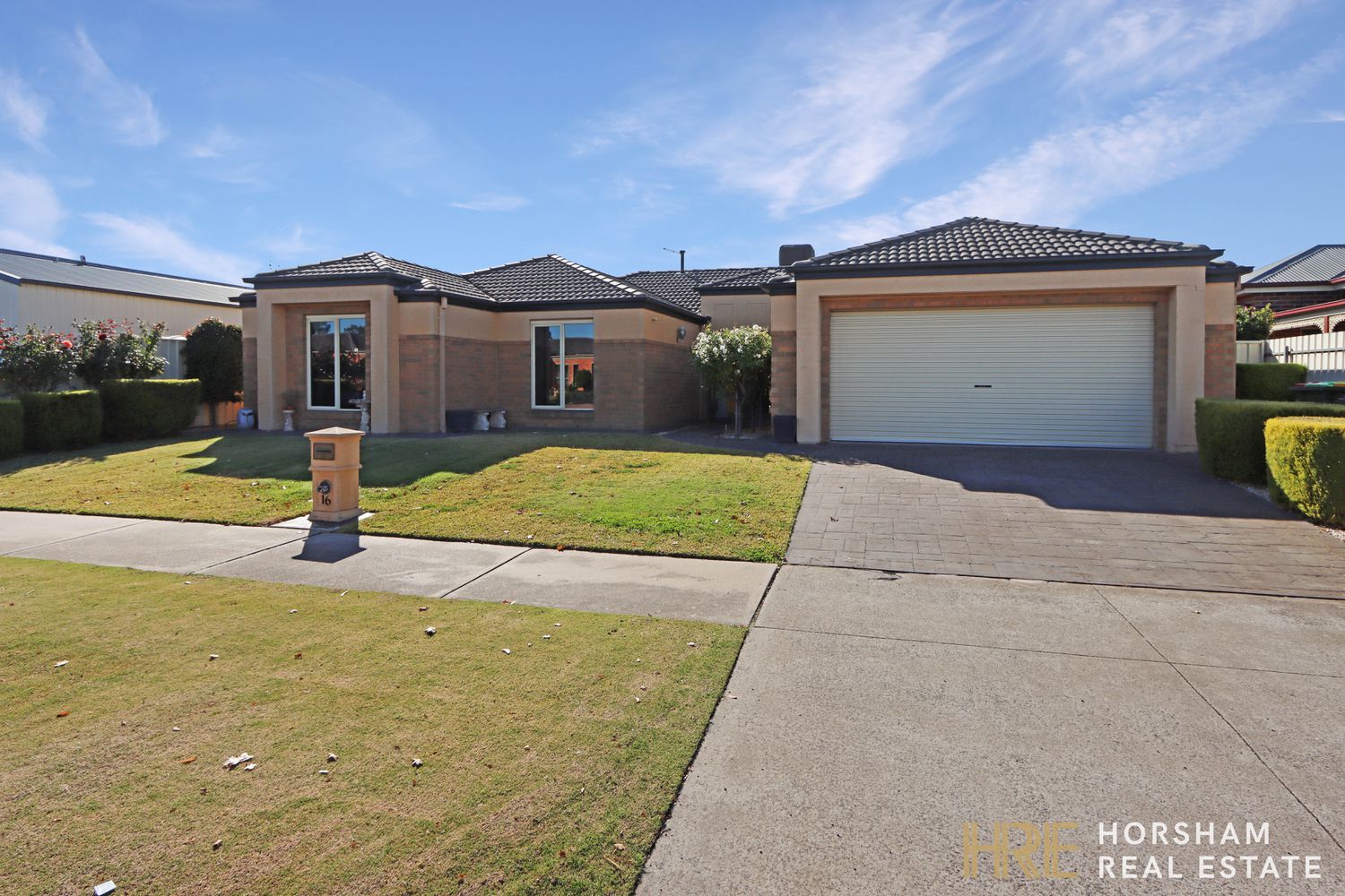 16 Burnett Street, Horsham